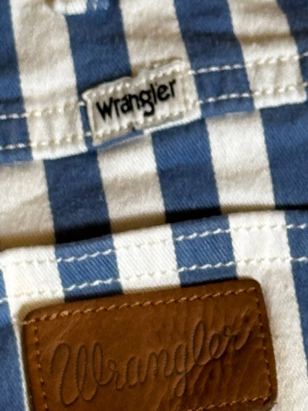 Wrangler Blue & White Stripes 112352487 High-Rise Jean Shorts Size 28 - Picture 5 of 8
